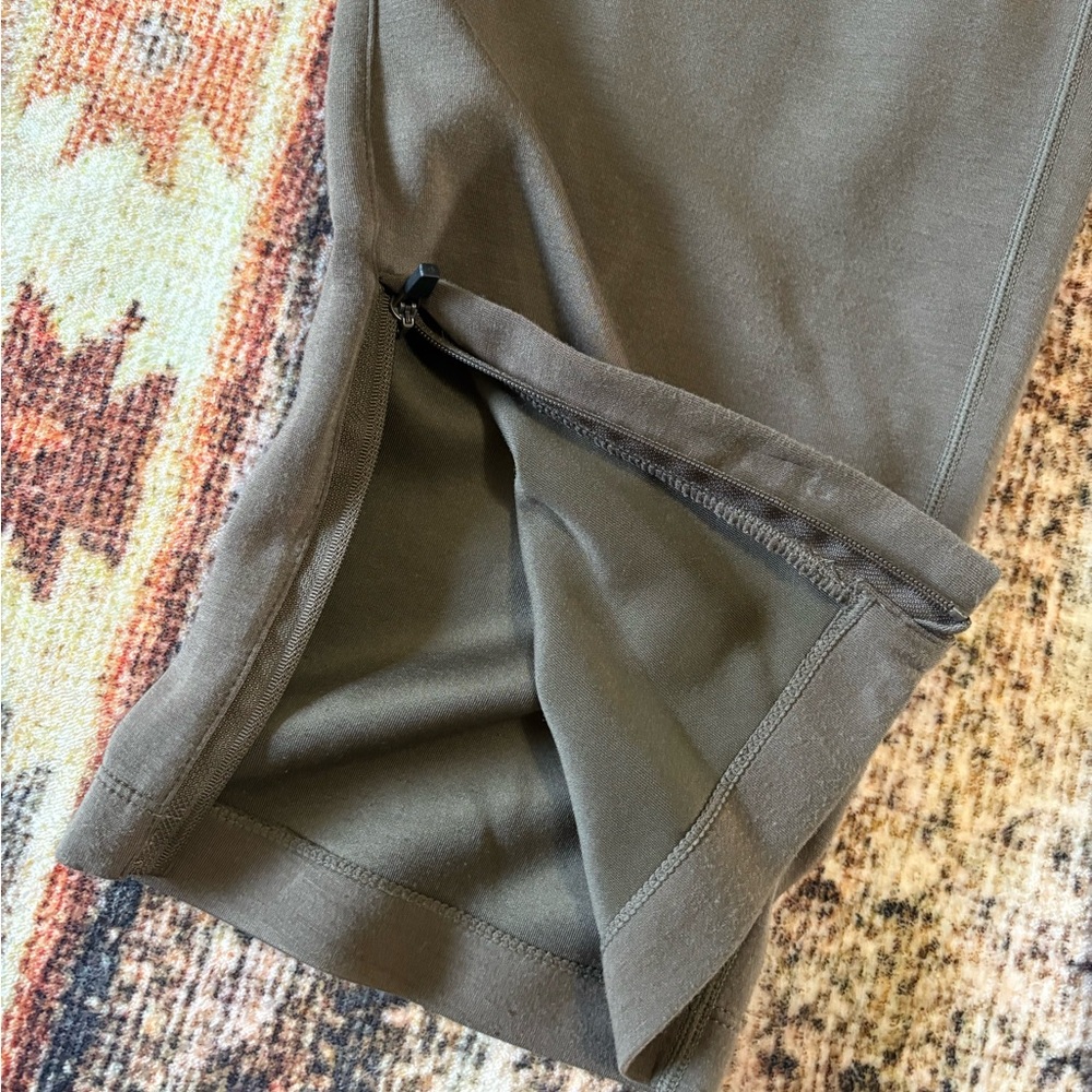 women’s bylt opal split hem pants green medium - Picture 2 of 5